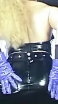 Schau zu, wie diese französische domina mit ihrer muschi in Latex spielt