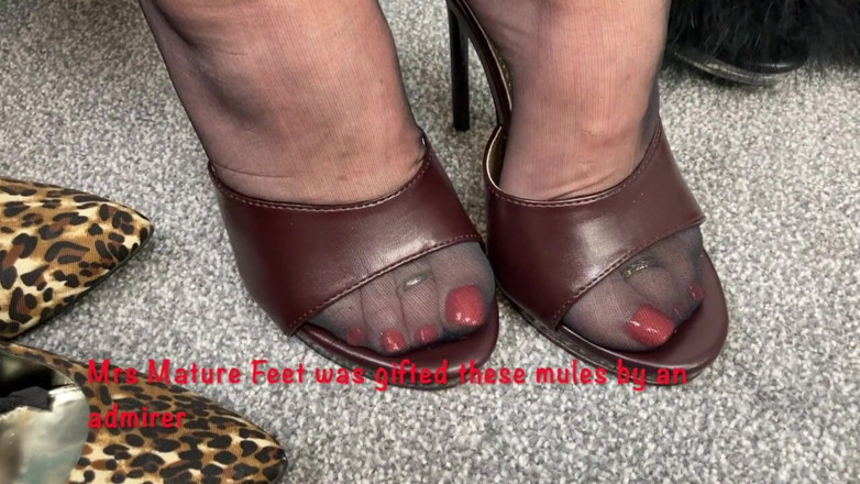 Mr MF: I piedi della signora matura indossano i suoi punti di...