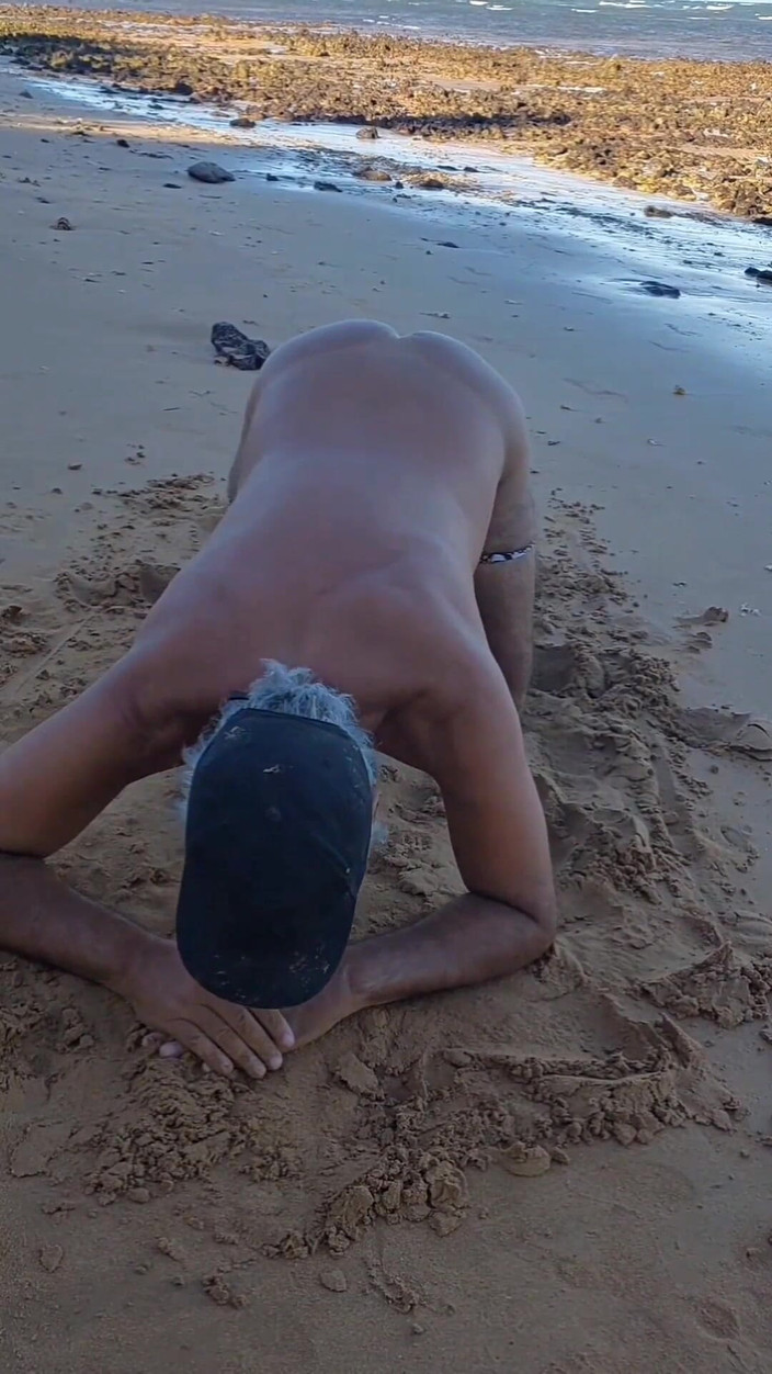 Ladysilvas: Ladysilva naakt toont zijn hete kont op het strand