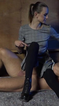 Femdom se svalnatým chlapem a hubená vysoká domina