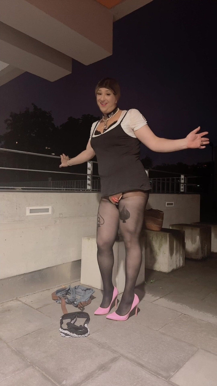 SissyDaniella: Maricas fora da buceta e bunda plugadas e fodendo vibrador
