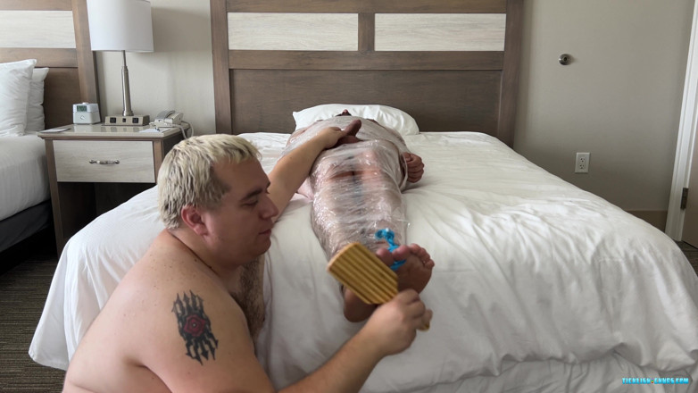 Ticklish Chubs: Щекотку принца мумифицировали