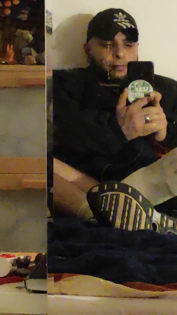 SmokedAlloy2: Белые, вонючие, грязные носки диджей-бро