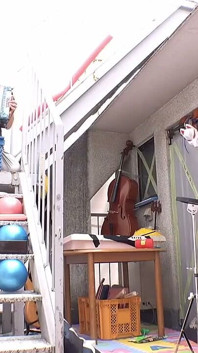 Videos de hermosas chicas bronceándose en un complejo de apartamentos - 9