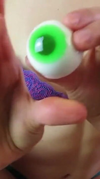 Green Eye Power - Fétichisme des pieds, écrasement en douceur