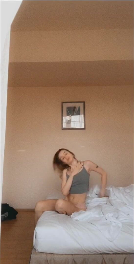 Alice Shea: Erotic strip dance