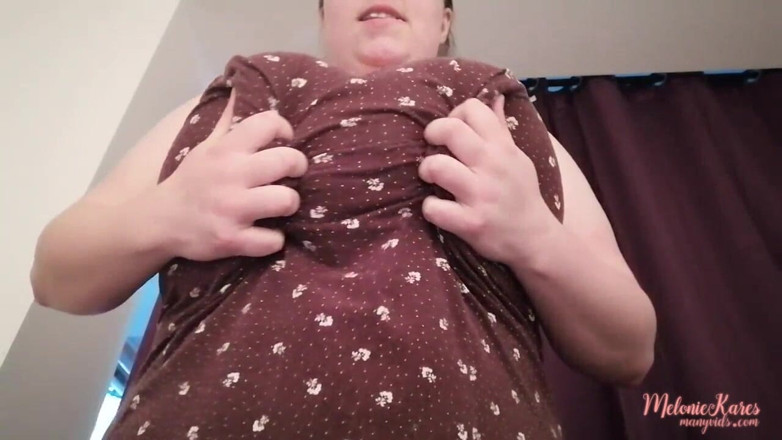 Melonie Kares: Sorrateira Hitachi - enorme orgasmo dos peitos