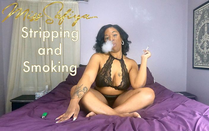 Miss Safiya: ストリッピングと喫煙