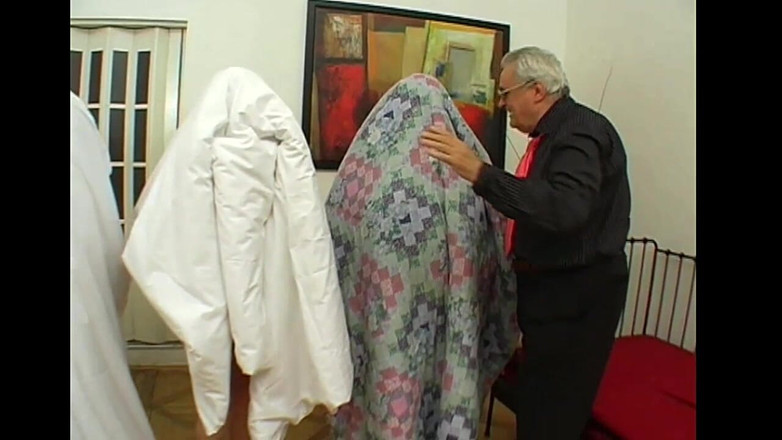 Vintage megastore: Kaki montel matang terbuka luas