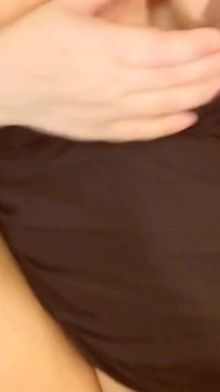 Ho scopato la mia matrigna milf con culo grosso e grandi tette fino a riempirle la figa di sperma e le ho dato una sborrata dentro