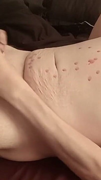 Ben boşalırken vücudumda ve yarağımda ateşli mum ağdası