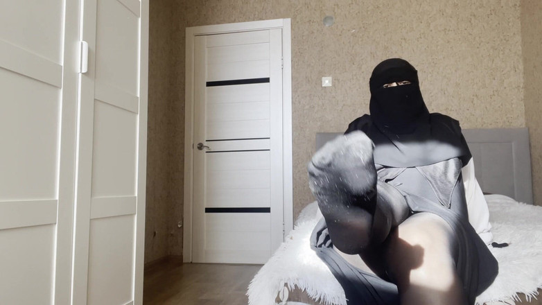 Lux Eva: Arabská macecha s velkým zadkem v punčochách