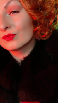 Fur fetish and long leather gloves pin up MILF