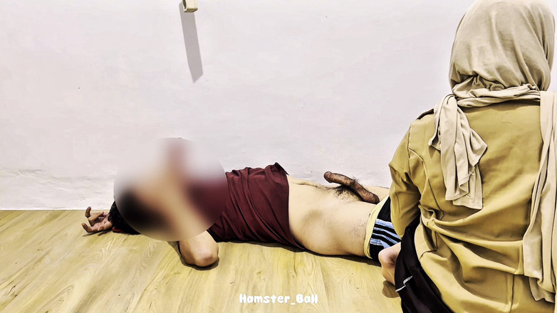 Hamster_Ball: 18+ muslimských středoškolaček se učí se zahradníkem ve škole