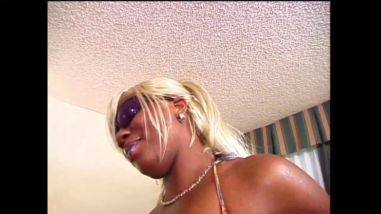 Africans Orgasm: 一个大男人做爱 - 第一集