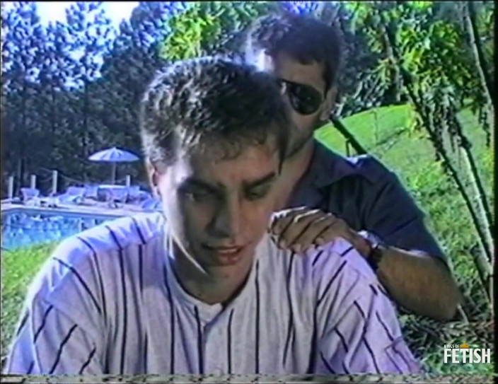 Gay Diaries: Guardia de seguridad gay detiene a un hombre y folla...