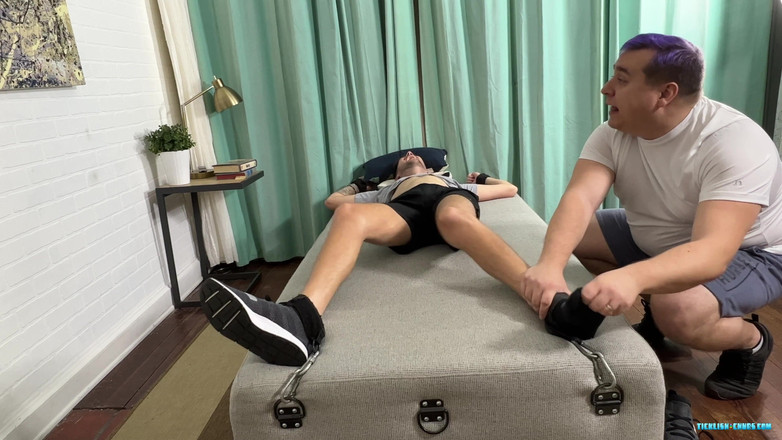 Ticklish Chubs: Ny Ab Workout för Dimitri