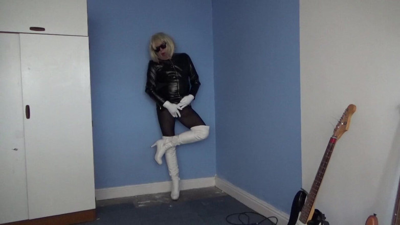 Leather Kirsten: Plus de noir et blanc