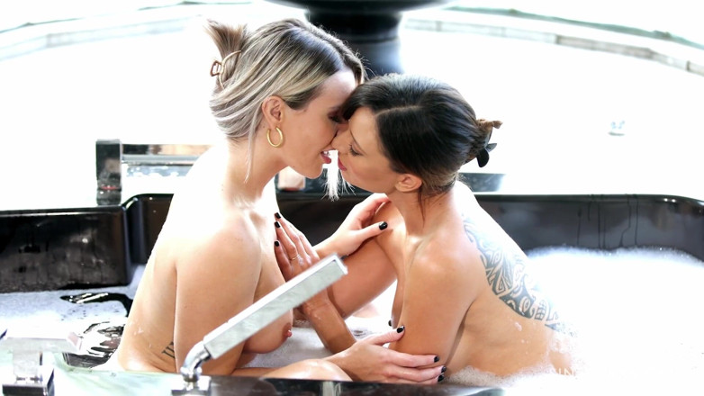 Sinfulxxx: サプライズ2があります-Sinfulxxx