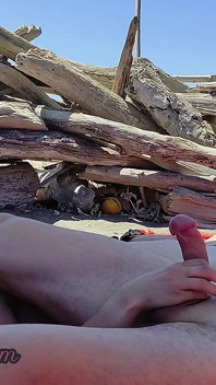 Un pompino rischioso sulla spiaggia delle canarie catturato con un intenso orgasmo p2 - misscreamy