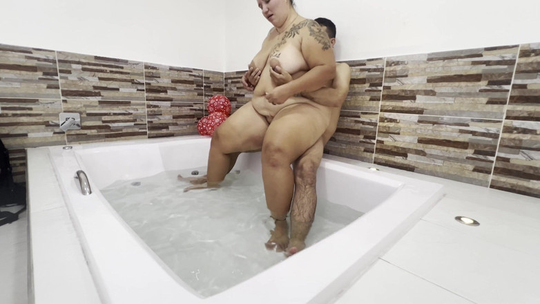 Lexly_16: Cheater Sex to Fuck in the Jacuzzi Lexly