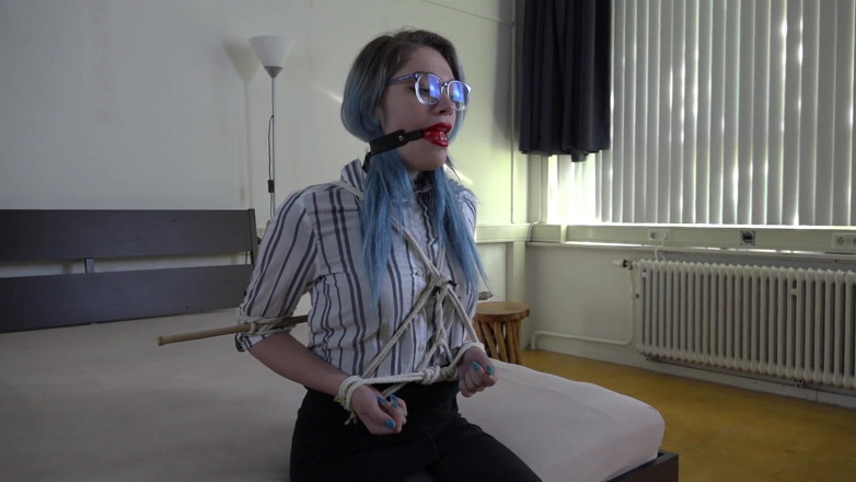 Restricting Ropes: Luna Grey - sekreterare ballgagged