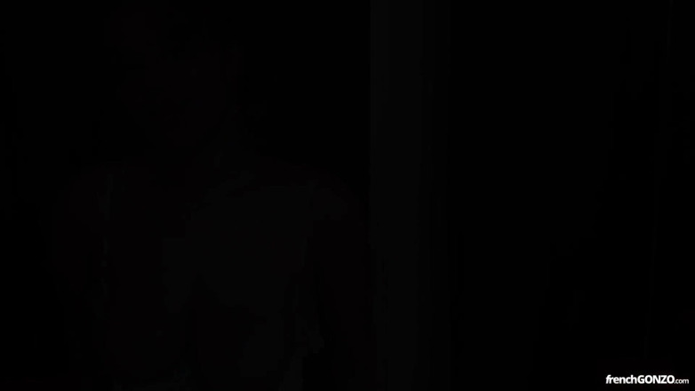 French Gonzo: Ella se folla a su padrastro para mantener su bolsillo