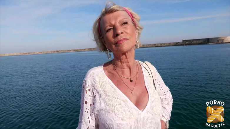 Porno Baguette: Eva, 70 anos, ainda quer dois paus bonitos