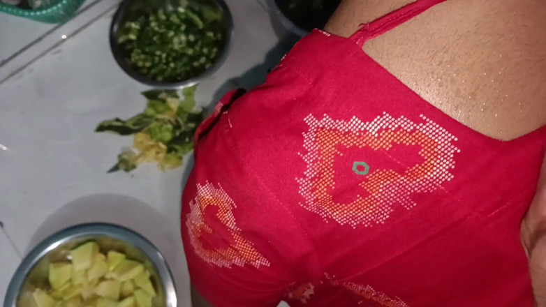 LateralChain349: Bhabhi Ji는 의붓아빠의 페니를 흔들어 사정