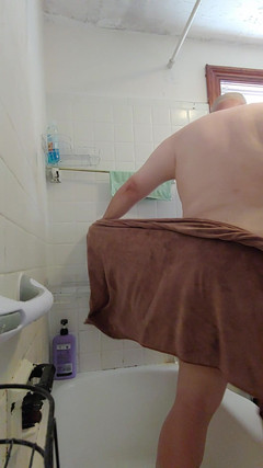 Printsofallsayings: Chubby Guy Takes Shower