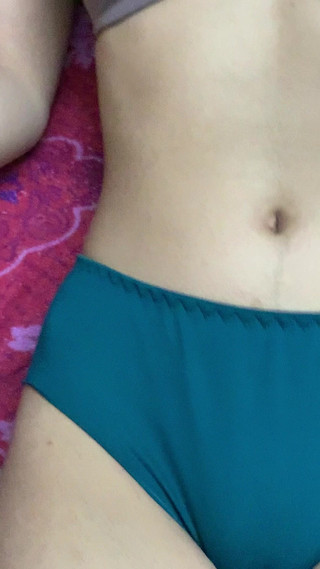 Riya mickey: 벌리고 후장을 보여주는 인도녀