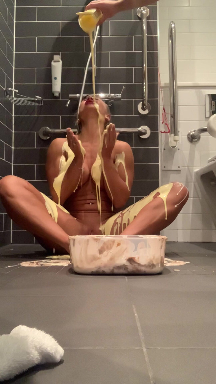 CALLIE ROKS: Smooshing sploshing yemek oyunu