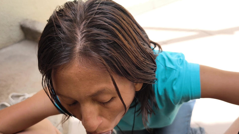 Moo DBOXXX: 거리에서 내 자지를 빨아주는 미혼모 사탕 판매자