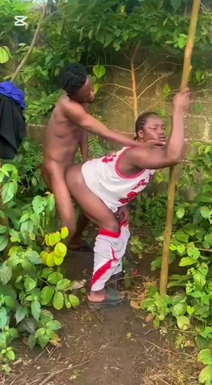BLACKSHOOTERR: Dia mengajakku ke semak belukar dan aku tergoda....