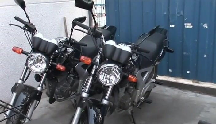 Hefburg: quente sexo em grupo na loja de automóveis