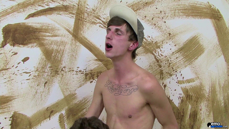 Homo Emo: Mengambil zakar kembar mentahnya yang besar