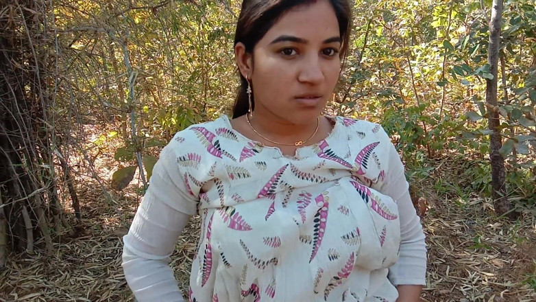 Kamini Bhabhi: L'audace indiana kamini Bhabhi viene scopata nella giungla