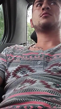 Homem indeconteste puxa seu pau no Uber