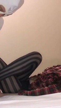 Quatro lindas garotas da classe S exibindo suas pernas deslumbrantes em meias! Mulher4