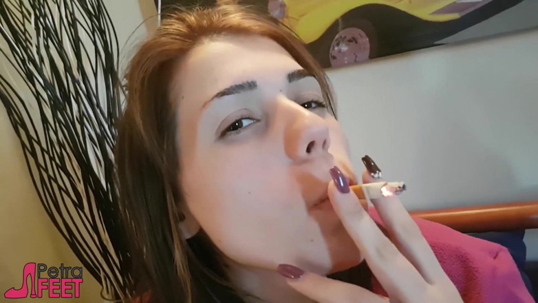 Smokin Fetish: Una ragazza italiana irresistibile ama i sigari