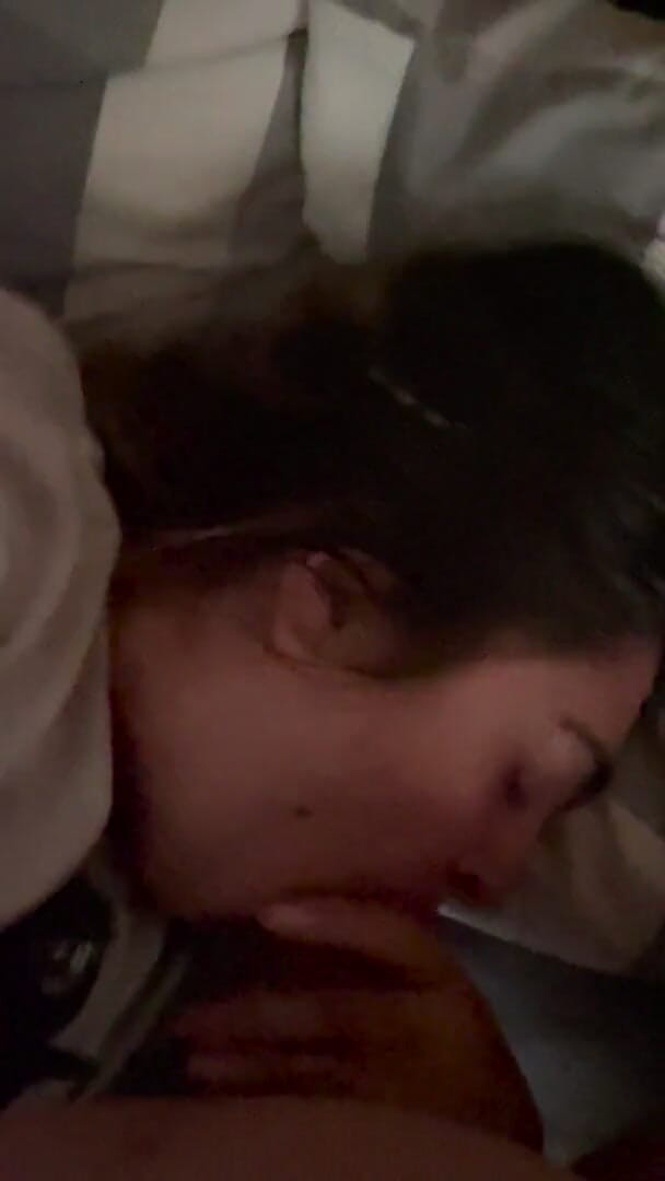 Filthy British Couple: Une salope BBW britannique amateur suce et fait du dirty...