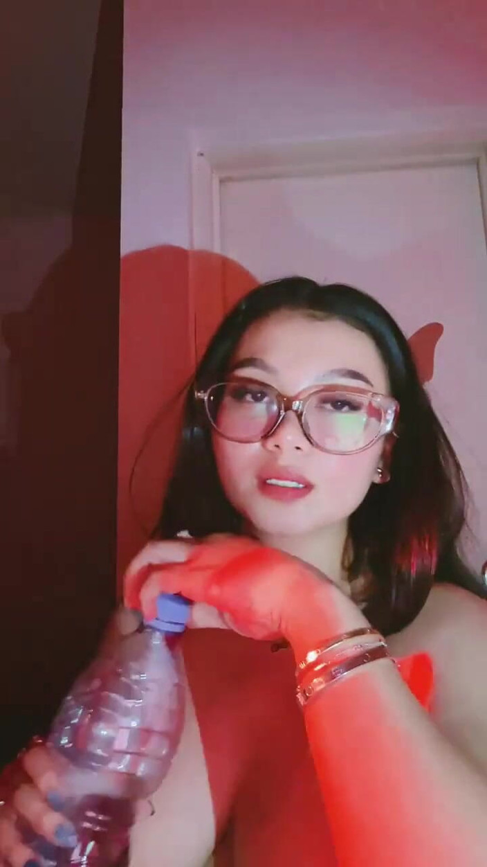 Jonathan Camberg: Janda Sebelah Dildo Utama Di Kamar Dengan Baju Seksi
