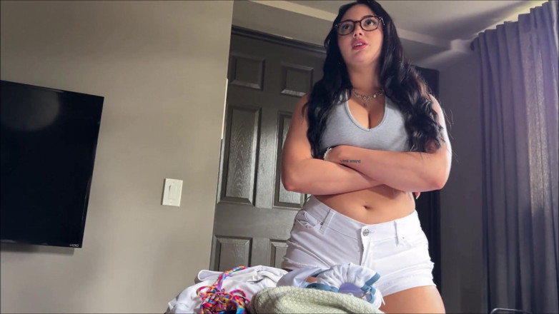 Alex Adams: Hermana grande comparte cama en vacaciones en Miami - Nika Venom