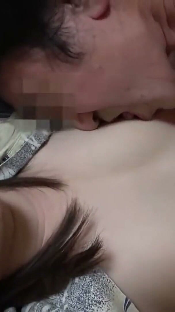 J Hentai Matings: Teman istriku lagi asik di kamarku - aku lanjut memeknya sendiri -...