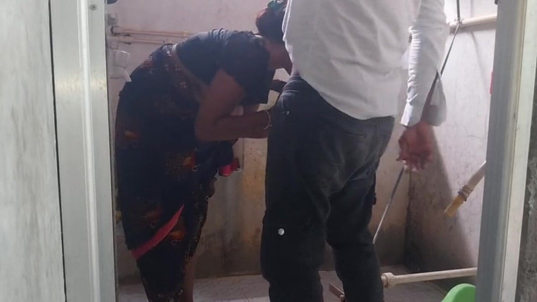 Busty mom: India follando de pie