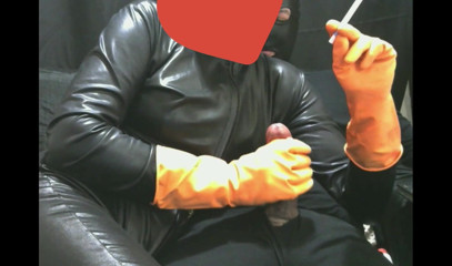 Peternorthlegend: Rauchennde ehefrau in orange gummihandschuhen, blowjob handjob # 1