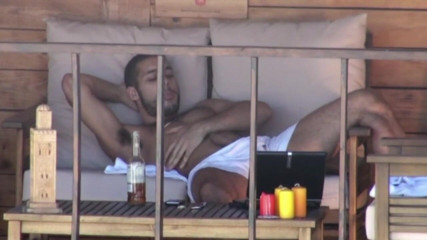 ARAB FUCKERS WITH HUGE COCKS: โชว์เสียวให้เห็นน้ำแตกของหนุ่มอาหรับตรงที่กำลังชักว่าว