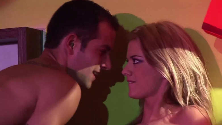 Massage Parlor: Splendide ragazze ed un ragazzo arrapato in una selvaggia azione...