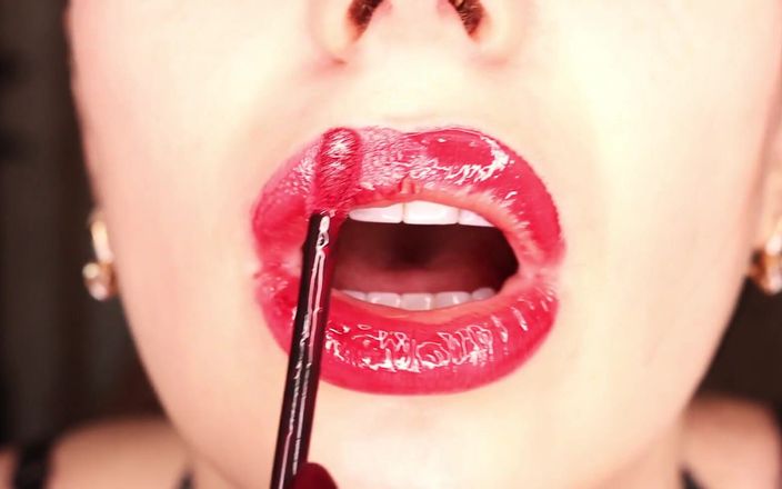 Goddess Misha Goldy: Beg Me to Pay for My Expensive Lipsticks