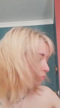 Domácí ráno s striptýzem